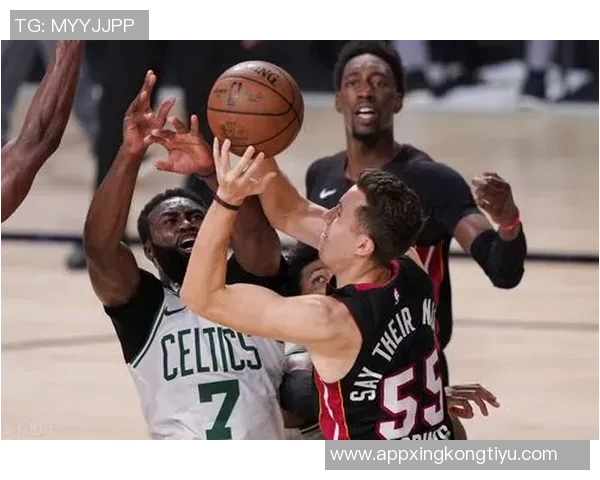 热火队友团建活动希罗分享游艇出海欢乐瞬间