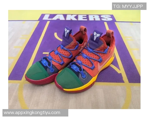 灰蓝色调魅力尽显肯塔基推出全新科比5PE球鞋设计