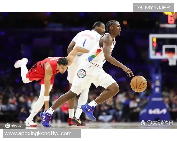 马克西表现出色16投7中砍下22分9篮板7助攻1抢断助力球队胜利